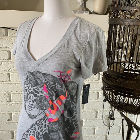 FOX GRAY SHORT SLEEVE V NECK T SHIRT TIGER XS NEW - Picture 3 of 7